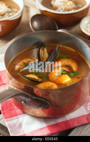 Soupe de Poisson. Französische Fischsuppe. Stockfoto