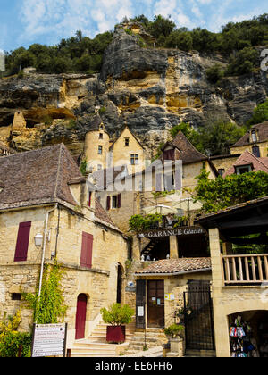 Gebäude in La Roque-Gageac, klassifiziert als eines der "Plus Beaux Dörfer de France" (schönste Dörfer Frankreichs). Stockfoto