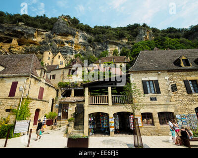 Gebäude in La Roque-Gageac, klassifiziert als eines der "Plus Beaux Dörfer de France" (schönste Dörfer Frankreichs). Stockfoto