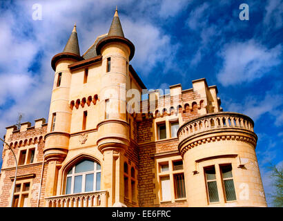 Biarritz, Aquitaine, Frankreich. Beispiel für die eklektische Architektur auf Avenue de l'Imperatrice. Stockfoto