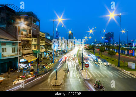 Nachtaufnahme von Ho-Chi-Minh-Stadt, Vietnam. Stockfoto