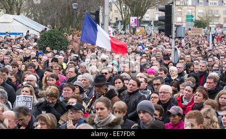 Mayenne trifft in der Je Suis Charlie Mahnwache an Laval Stadt, zu Ehren der Opfer der Zeitschrift Charlie Hebdo. Stockfoto