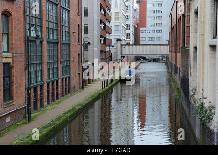 Die Rochdale Kanal nahe dem Zentrum von Manchester, in der Nähe von Gay Village. Eine Flut von 61 Todesfälle entlang des Kanals in drei Jahren Stockfoto