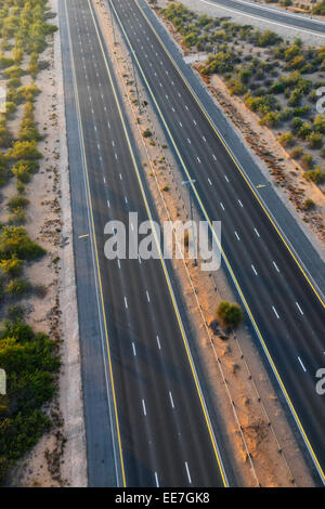 Autobahn in Emiraten Stockfoto