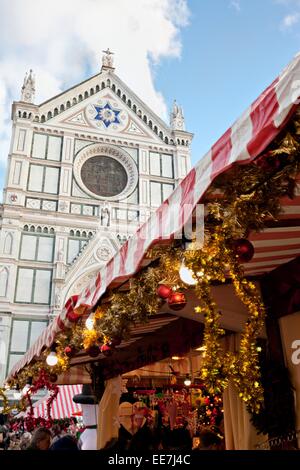 Weihnachtsmärkte in Piazza Santa Croce, Florenz, Italien. Stockfoto