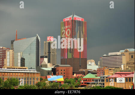 Das zentrale Geschäftsviertel von Johannesburg betrachtet aus der Ferne. Stockfoto