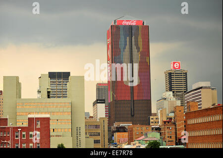 Das zentrale Geschäftsviertel von Johannesburg betrachtet aus der Ferne. Stockfoto