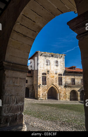 Plaza Mayor, Santillana, Nordspanien Stockfoto