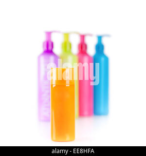 Mehrfarbige Neon-Lotion-Flaschen mit Dispenser-Pumpe Stockfoto