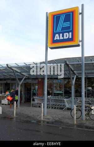 Der Aldi speichern in Bradley Stoke ein Vorort im Norden von Bristol, jetzt ein wichtiger Wettbewerber zu Tesco & Sainsbury. 14. Januar 2015 Stockfoto