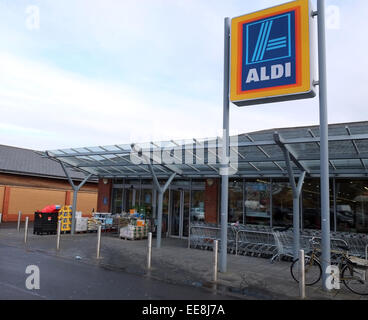 Der Aldi speichern in Bradley Stoke ein Vorort im Norden von Bristol, jetzt ein wichtiger Wettbewerber zu Tesco & Sainsbury. 14. Januar 2015 Stockfoto