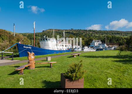 Boote in Bowling Becken weiter & Clyde Canal Bowling West Dunbartonshire Schottland Stockfoto