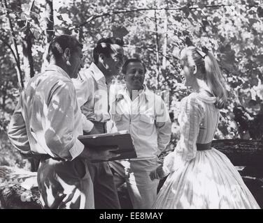 EVA MARIE SAINT Montgomery Clift vor Ort in Kentucky für Raintree County 1957. © Smp/Globe Fotos/ZUMA Draht/Alamy Live-Nachrichten Stockfoto