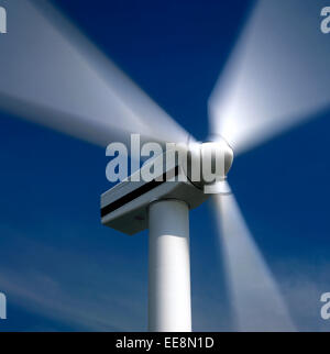 Nahaufnahme eines der Vestas V42 600 Windräder im Windpark Siddick, in der Nähe von Workington, Cumbria. Stockfoto