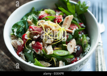 Albacore Thunfisch-Salat mit Reis und Gemüse Stockfoto