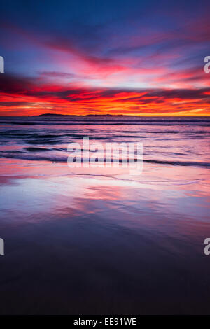 Sonnenuntergang über der Kanalinseln von San Buenaventura State Beach, Ventura, Kalifornien USA Stockfoto