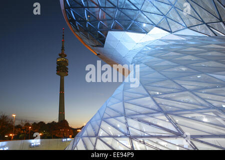 Architektur, Autohersteller, Automobilkonzern, BMW, Bau, Bauwerk, Bayern, Deutschland, Europa, Fabrik, Fernsehturm, Firma, Gebae Stockfoto