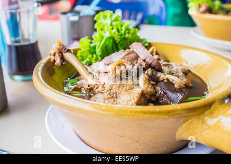 Nudeln hergestellt aus Entenfleisch Stockfoto