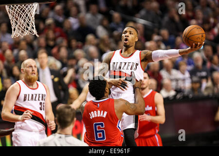 14. Januar 2015 - DAMIAN LILLARD (0) fährt und wird gefoult. Der University of Oregon spielt Oregon State Stadium Orchesterprobe am 29. November 2014. © David Blair/ZUMA Draht/Alamy Live-Nachrichten Stockfoto