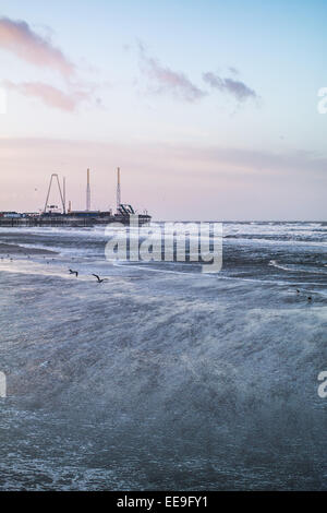 Blackpool, UK. 15. Januar 2015. UK-Wetter. Die Auswirkungen des Windes auf Blackpools Küste ersichtlich wie der Zyklon "Rachel" unlease seine Macht in Lancashire. Die stärksten Winde dürften ca. 16:00 Stunden. Bildnachweis: Gary Telford/Alamy Live News Stockfoto