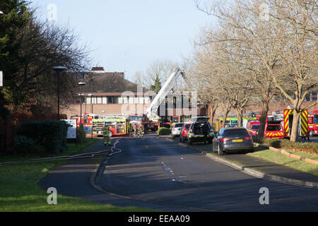 Crowmarsh Gifford, Oxfordshire, Vereinigtes Königreich. 15. Januar 2015. Folgen von Bränden bei Rat und in der Nähe Beerdigung Stube, Crowmarsh Gifford, Oxfordshire, Vereinigtes Königreich. Bildnachweis: Chris Canon/Alamy Live-Nachrichten Stockfoto