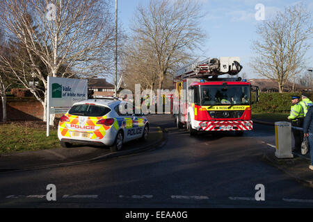 Crowmarsh Gifford, Oxfordshire, Vereinigtes Königreich. 15. Januar 2015. Folgen von Bränden bei Rat und in der Nähe Beerdigung Stube, Crowmarsh Gifford, Oxfordshire, Vereinigtes Königreich. Bildnachweis: Chris Canon/Alamy Live-Nachrichten Stockfoto