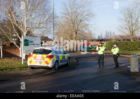 Crowmarsh Gifford, Oxfordshire, Vereinigtes Königreich. 15. Januar 2015. Folgen von Bränden bei Rat und in der Nähe Beerdigung Stube, Crowmarsh Gifford, Oxfordshire, Vereinigtes Königreich. Bildnachweis: Chris Canon/Alamy Live-Nachrichten Stockfoto