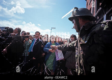 BELFAST, NORDIRLAND - OKTOBER 1981. Hungerstreikenden Demonstranten in West Belfast während der Unruhen, Nordirland. Stockfoto