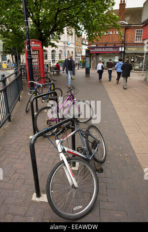 Großbritannien, London, Twickenham, King Street, Fahrräder Stockfoto