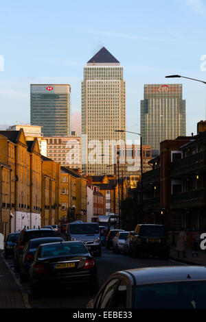 Canary Wharf-Türme aus der Ferne gesehen. Stockfoto