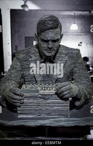 Alan Turing. Ein Schiefer Statue von Stephen Kettle in Bletchley Park Stockfoto