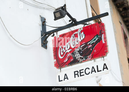 Coca Cola oder Cola Schild Adverstising La Recala Café in Haro, Spanien Stockfoto