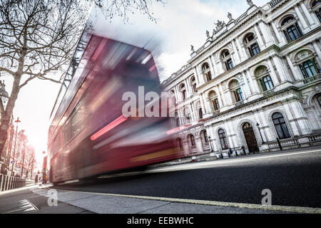 London-Bus in Bewegung Stockfoto