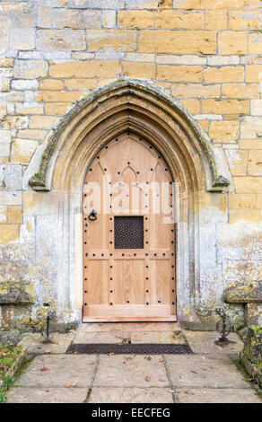 Die Cotswold Kirche des St. Eadburgha die im Frühling zwischen Snowshill und Broadway, Worcestershire, England, UK Stockfoto