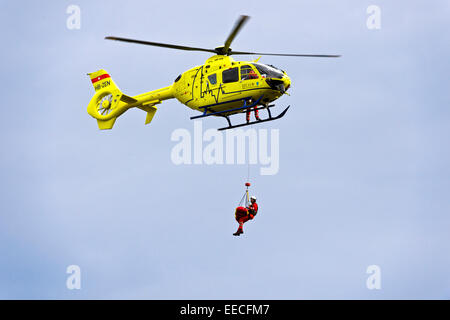 Rettungshubschrauber Eurocopter EC135 T2 + des Genfer Universität Krankenhaus in einer Notoperation, Genf, Schweiz Stockfoto