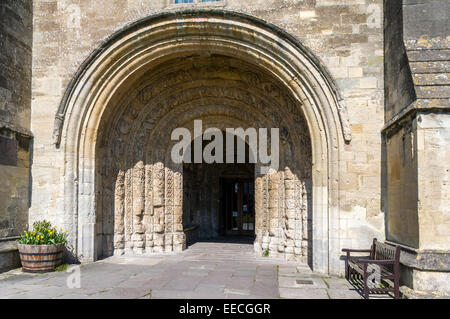 Geschnitzte Torbogen um südliche Tür, Malmesbury Abbey Stockfoto