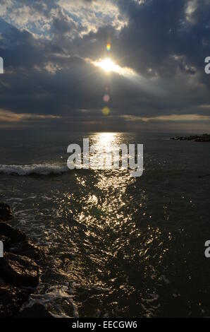 Morgen und Sonnenaufgang Zeit am Hut Chao Samran Strand des Meeres in Phetchaburi Thailand Stockfoto