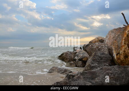 Morgen und Sonnenaufgang Zeit am Hut Chao Samran Strand des Meeres in Phetchaburi Thailand Stockfoto