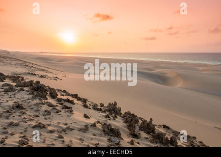 Sonnenuntergang auf Sanddünen in Chaves Strand Praia de Chaves in Insel Boavista-Kapverden - Cabo Verde Stockfoto