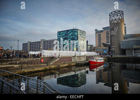 Lowry Outlet in der Media City in Salford Quays, viktorianische Weihnachtsmarkt. Stockfoto