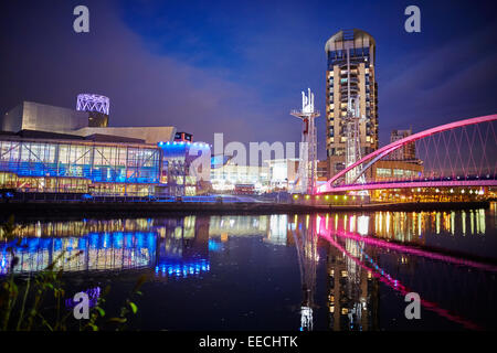 Medienstadt in Salford Quays, heben den Salford Quays, Brücke oder Salford Quays Millennium Fußgängerbrücke. Stockfoto