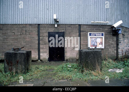 CROSSMAGLEN, NORDIRLAND - NOVEMBER 1985. Bogside stark befestigte RUC, Royal Ulster Constabulary, kombiniert mit der britischen Armee, Polizei-Station in The Troubles, South Armagh, Nordirland. Stockfoto