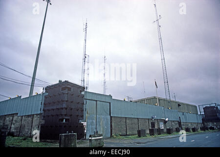 CROSSMAGLEN, Nordirland - November 1985. Bogside stark befestigte RUC, Royal Ulster Constabulary, kombiniert mit der britischen Armee, Polizei-Station in The Troubles, South Armagh, Nordirland. Stockfoto