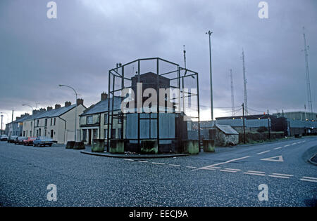 CROSSMAGLEN, Nordirland - November 1985. Bogside stark befestigte RUC, Royal Ulster Constabulary, kombiniert mit der britischen Armee, Polizei-Station in The Troubles, South Armagh, Nordirland. Stockfoto