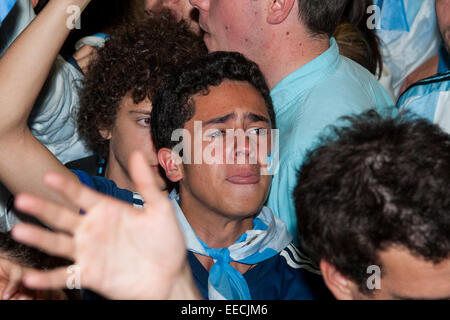 Enttäuscht argentinischen Fans in London zu sehen, wie ihr Team nach Deutschland 2014 FIFA World Cup mit verliert: Atmosphäre wo: London, Vereinigtes Königreich bei: 13. Juli 2014 Stockfoto