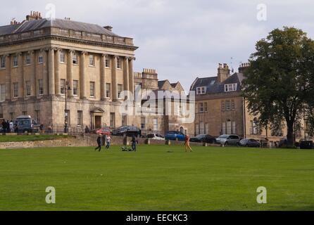 Fußball von der Royal Crescent Bath England UK Stockfoto