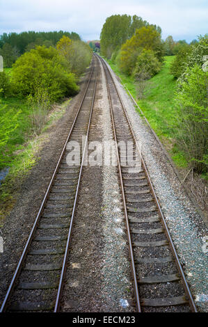 Bahnstrecke mit Network Rail Bahn in der Nähe von Kingham in Oxfordshire, Vereinigtes Königreich Stockfoto