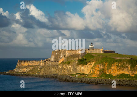 Festlegen von Sonnenlicht über Festung El Morro, alte Stadt, San Juan, Puerto Rico Stockfoto