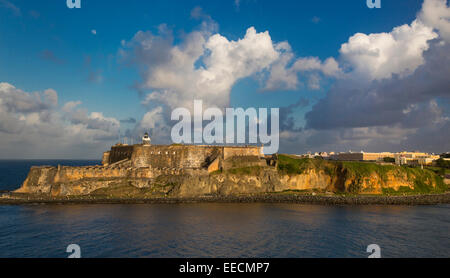 Festlegen von Sonnenlicht über Festung El Morro, alte Stadt, San Juan, Puerto Rico Stockfoto