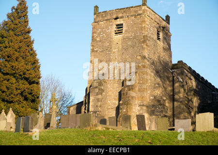 Tissington Village in Derbyshire England an einem blauen Himmel Wintertag, UK, 2015 Stockfoto